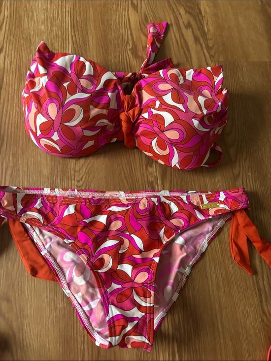 VENUS Other - VENUS Pink, Red & White Floral Bandeau Bikini Set